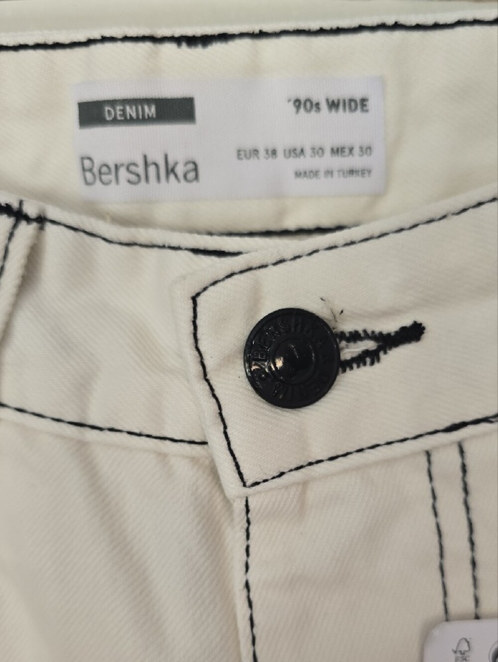 Bershka Cream Wide-Leg Graphic Jeans with Pastel Artwork - Picture 3 of 11